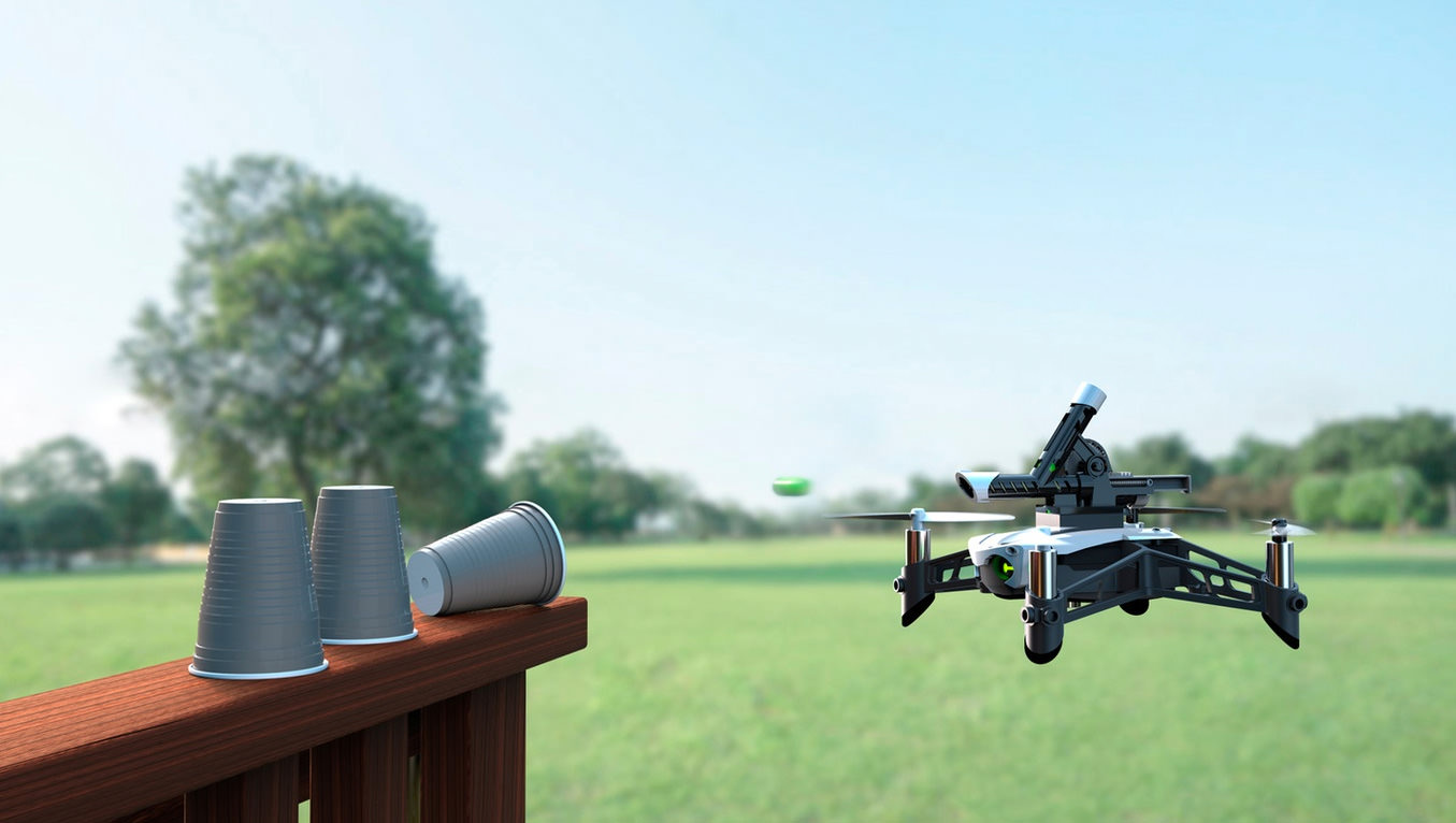 Parrot Mambo, el drone que pone a prueba tus habilidades y puntería Foto